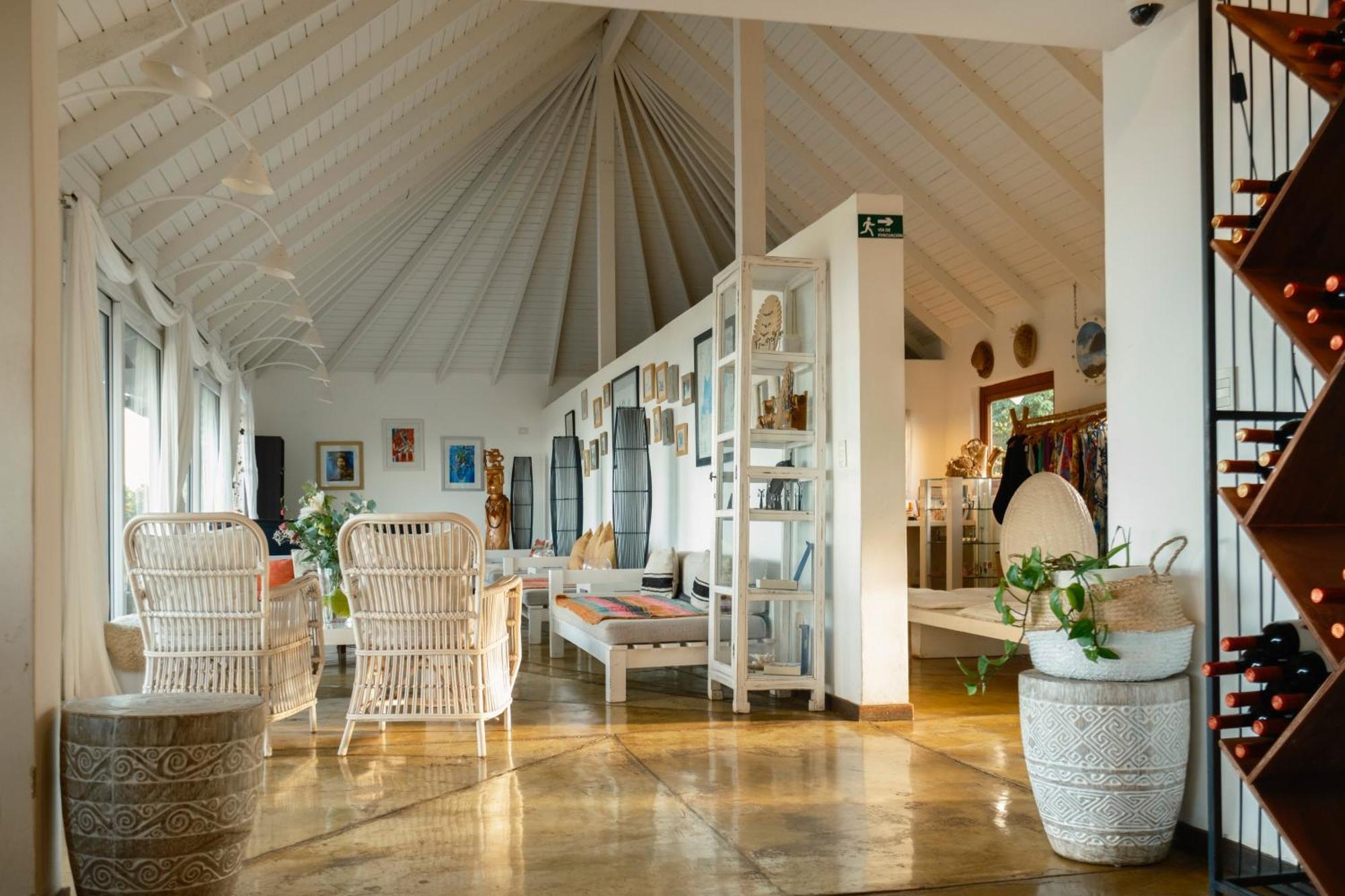 Altiplanico Rapa Nui Hotel Ханга Роа Екстериор снимка